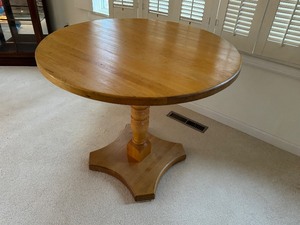 lot 7 image: Oak Pedestal Accent Table