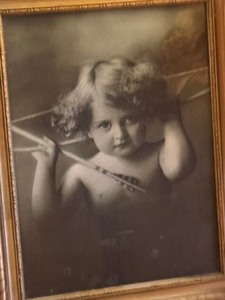 lot 34A image: Vintage Adorable Print and Faux Floral Arrangement