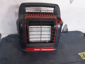 lot 32 image: Mr Heater Big Buddy Propane Heater