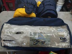 lot 48 image: 9x7 dome tent and assorted sleeping bags