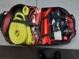 lot 8 image: roadside emergency kit
