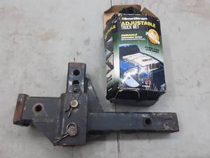 lot 11 image: adjustable receiver hitch and cargo net