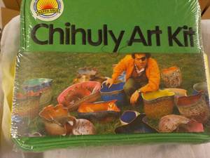 lot 11 image: New Chihuly Art Kit...