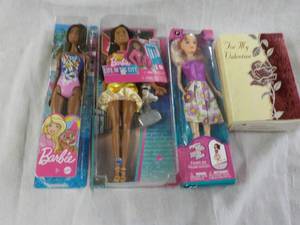 lot 33 image: New Dolls...