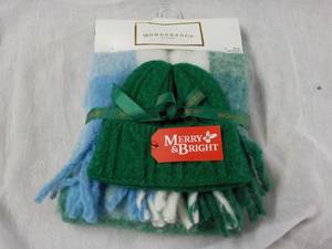 lot 40 image: New Wondershop Scarf and Hat...