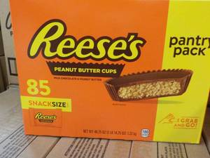 lot 237 image: Reeses Peanut Butter Cups Pantry Pack- 85 snack size per box best date 072024
