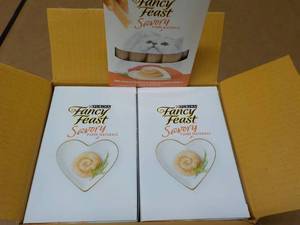 lot 314 image: 30 ct Purina Fancy Feast Savory Cat Treats Natural Salmon and Tuna in a Demi Glaze best date 082023 Retail $90 total