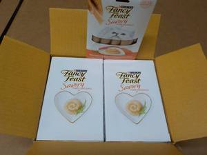 lot 318 image: 30 ct Purina Fancy Feast Savory Cat Treats Natural Salmon and Tuna in a Demi Glaze best date 082023 Retail $90 total