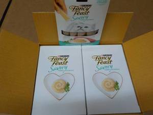 lot 321 image: 30 ct Purina Fancy Feast Savory Cat Treats Natural Tuna in a Demi Glaze best date 082023 Retail $90 total