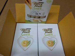 lot 323 image: 30 ct Purina Fancy Feast Savory Cat Treats Natural Chicken in a Demi Glaze best date 082023 Retail $90 total