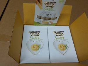 lot 324 image: 30 ct Purina Fancy Feast Savory Cat Treats Natural Chicken in a Demi Glaze best date 082023 Retail $90 total