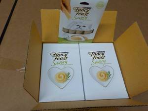 lot 325 image: 30 ct Purina Fancy Feast Savory Cat Treats Natural Chicken in a Demi Glaze best date 082023 Retail $90 total