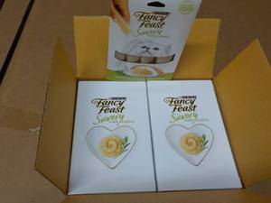 lot 326 image: 30 ct Purina Fancy Feast Savory Cat Treats Natural Chicken in a Demi Glaze best date 082023 Retail $90 total