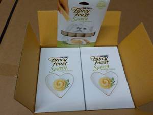 lot 327 image: 30 ct Purina Fancy Feast Savory Cat Treats Natural Chicken in a Demi Glaze best date 082023 Retail $90 total