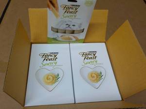 lot 328 image: 30 ct Purina Fancy Feast Savory Cat Treats Natural Chicken in a Demi Glaze best date 082023 Retail $90 total