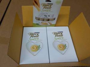 lot 329 image: 30 ct Purina Fancy Feast Savory Cat Treats Natural Chicken in a Demi Glaze best date 082023 Retail $90 total