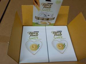 lot 330 image: 30 ct Purina Fancy Feast Savory Cat Treats Natural Chicken in a Demi Glaze best date 082023 Retail $90 total