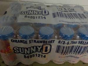 lot 381 image: 24 pack Sunny D OrangeStrawberry 6.75 oz Bottles Best by 12212023