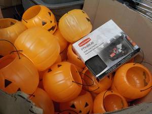 lot 419 image: Large Box Seasonal and Food...