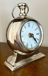 lot 91 image: Decorative Clock