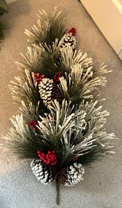 lot 94 image: Holiday Greenery Decor