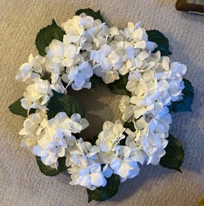 lot 120A image: Five Festive Wreaths
