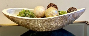 lot 108 image: Decorative Centerpiece