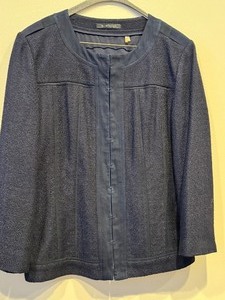 lot 102 image: Ladies Elie Tahari Navy Blue Suit Jacket