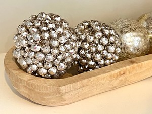 lot 74 image: Decorative Centerpiece