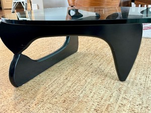 lot 7 image: Vintage Mid Century Modern Noguchi Glass Top Coffee Table