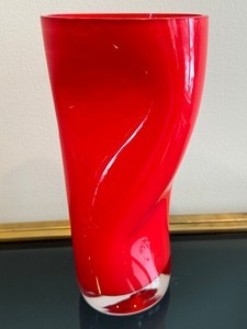lot 14 image: Vintage Orrefors Crystal Squeeze Vase