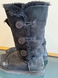 lot 42 image: Pair of Womens UGGs Winter Boots