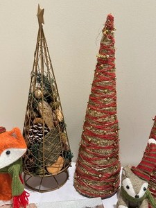 lot 215 image: Variety of Holiday Decor