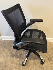 lot 177 image: Adjustable Office Chair