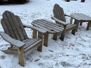 lot 19 image: Adirondack Chair Set