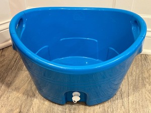 lot 139 image: (4) Plastic IglooHandled Party Buckets  Coolers