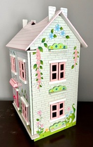 lot 248 image: Teamson Kids Sweet Pea Cottage Doll House with Accessories