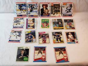 Lot of 18 NHL Cards Including Wayne Gretzky, Phil Esposito and More