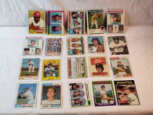 Lot of 20 1960s and 1970s Vintage MLB Cards
