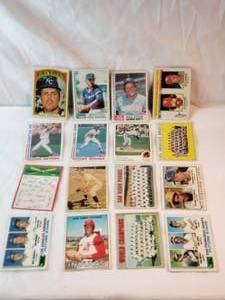 Lot of 16 Vintage MLB Cards