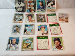 Lot of 17 Vintage MLB Cards