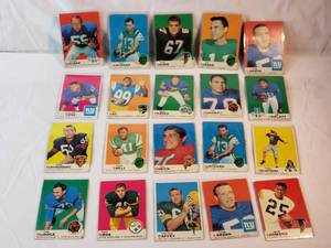 Lot of 20 1969 NFL Topps Cards