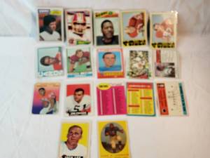 Lot of 17 Mixed Lot of Vintage NFL Cards
