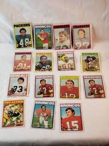 Lot of 15 1972 NFL Topps Cards