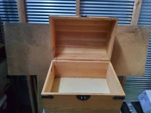Wooden trunk, round top