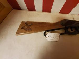 Daisy model 105 b Buck, wood stock.
