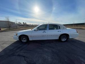 2002 Lincoln Town Car Cartier - 2 OWNERS
