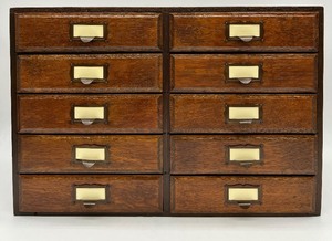 lot 7 image: Vintage 10 Drawer Cabinet