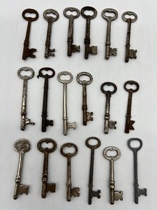 lot 17 image: Vintage Skeleton Keys - QTY 18 - #1