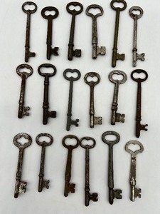 lot 18 image: Vintage Skeleton Keys - QTY 18 - #2